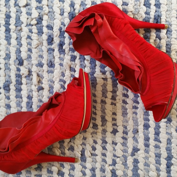 ABS Allen Schwartz Shoes - Soft Leather & Satin Shoes NWOT   👀👀 LOOK 👀👀 the color is the perfect Red ❤️